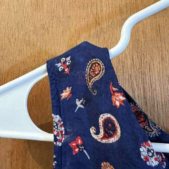 🐻Size M - Lucky Brand - Dark Blue and Red Paisley Sleeveless Pullover w/Tie - Picture 3 of 6